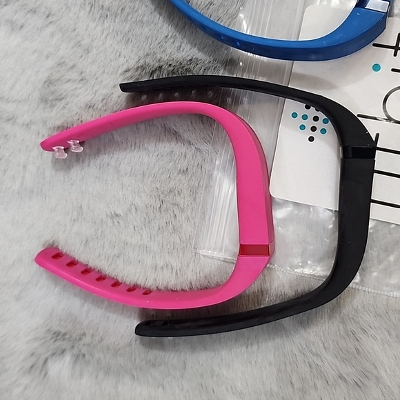 4 Fitbit Flex Replaceable Bands Size Small Bands and Charger - Picture 2 of 12